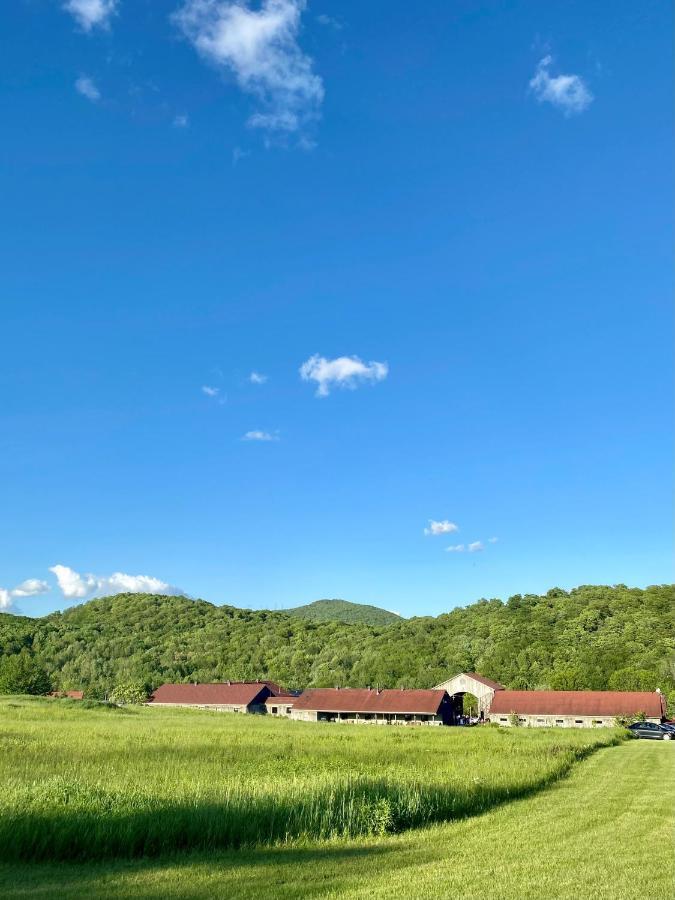 Beatnik Hotel Bromont Exterior foto