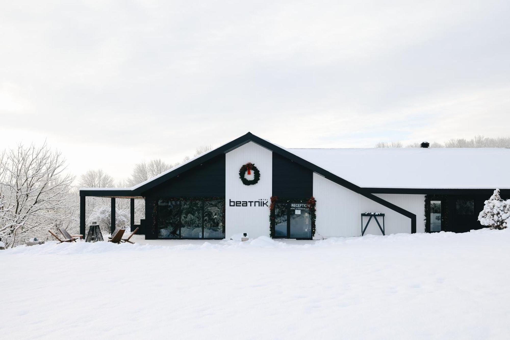 Beatnik Hotel Bromont Exterior foto